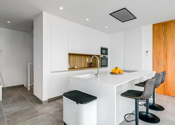 Izabele Orange Callao Salvaje